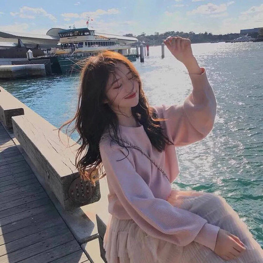 淘气小女巫 海报